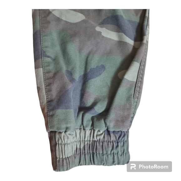 Aritzia TNA Camo Camouflage Joggers Alix Pants - Picture 5 of 8